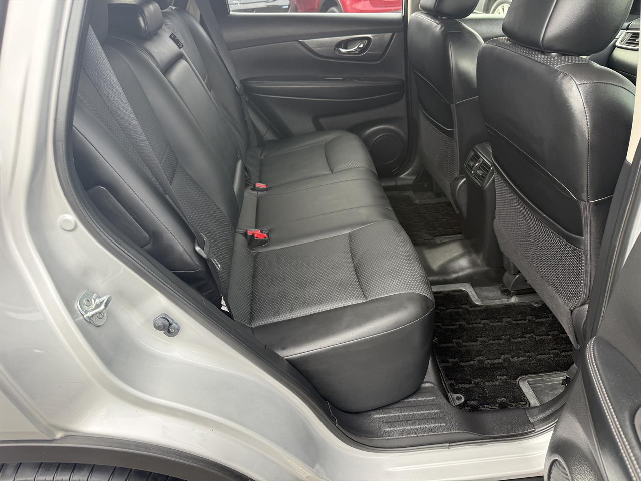 2015 Nissan X-Trail thumbnail
