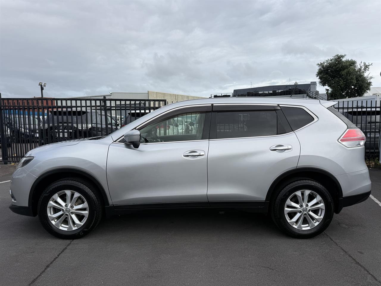 2015 Nissan X-Trail thumbnail