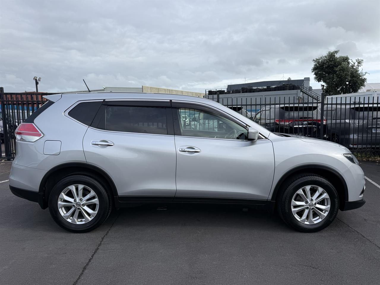 2015 Nissan X-Trail thumbnail