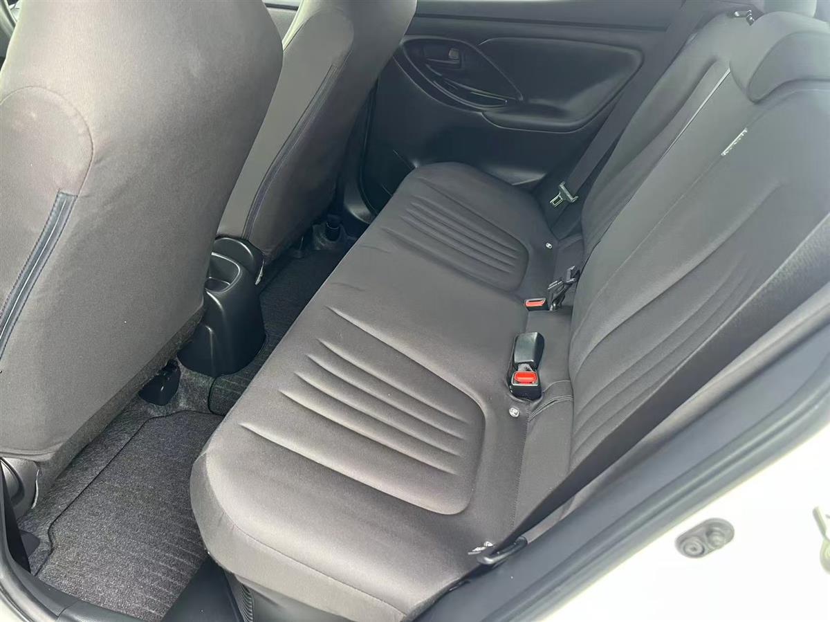 2021 Toyota Yaris thumbnail