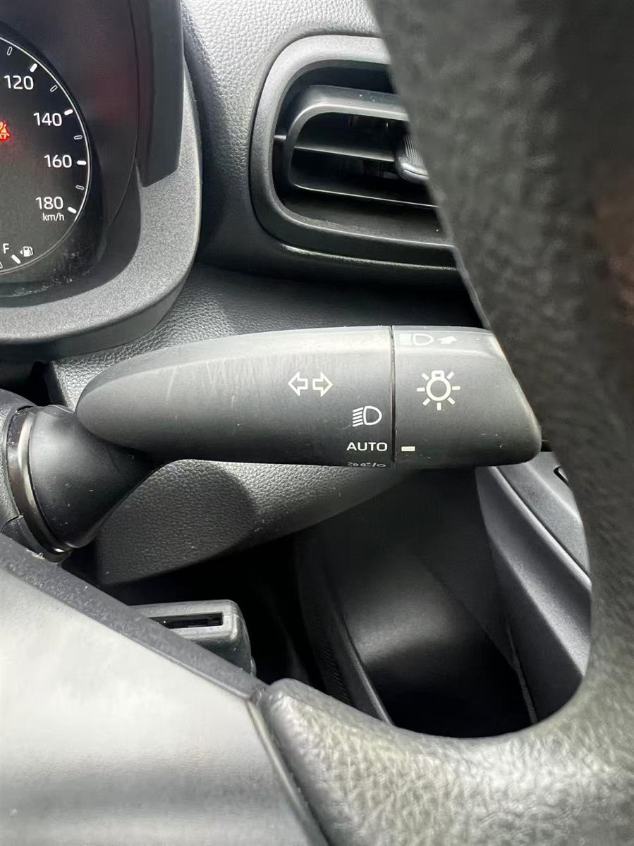 2021 Toyota Yaris thumbnail