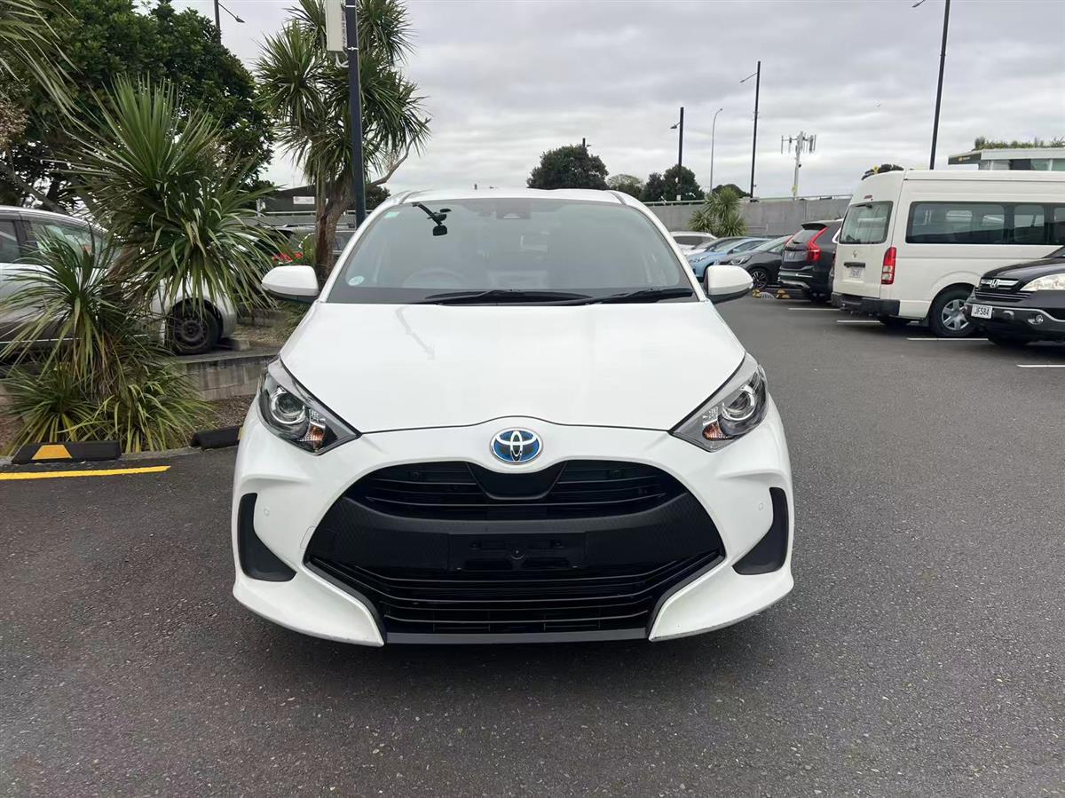 2021 Toyota Yaris thumbnail