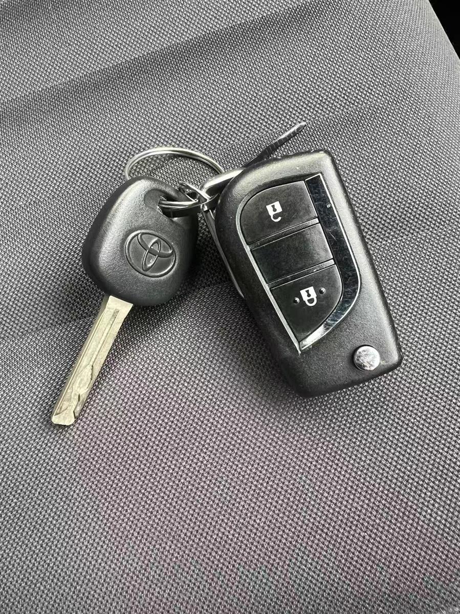 2021 Toyota Yaris thumbnail