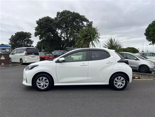2021 Toyota Yaris thumbnail