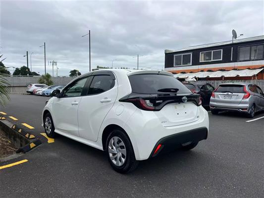 2021 Toyota Yaris thumbnail