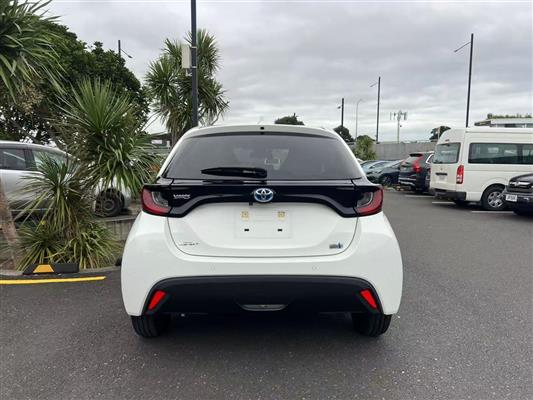 2021 Toyota Yaris thumbnail
