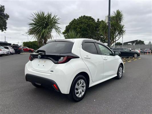 2021 Toyota Yaris thumbnail