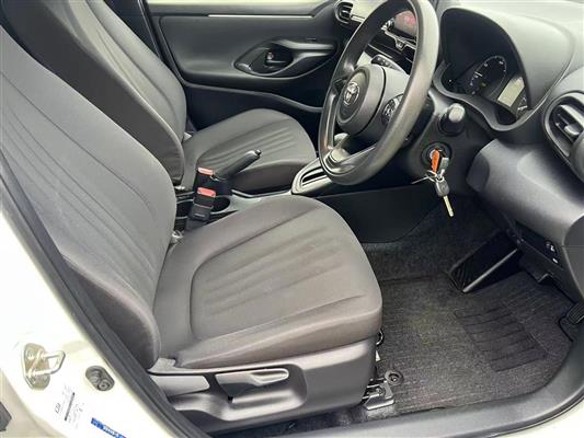 2021 Toyota Yaris thumbnail