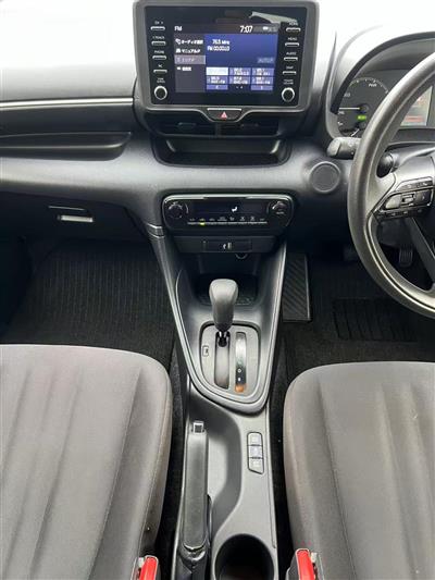 2021 Toyota Yaris thumbnail