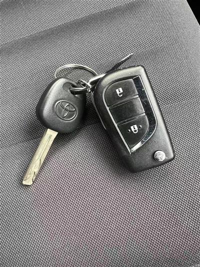 2021 Toyota Yaris thumbnail