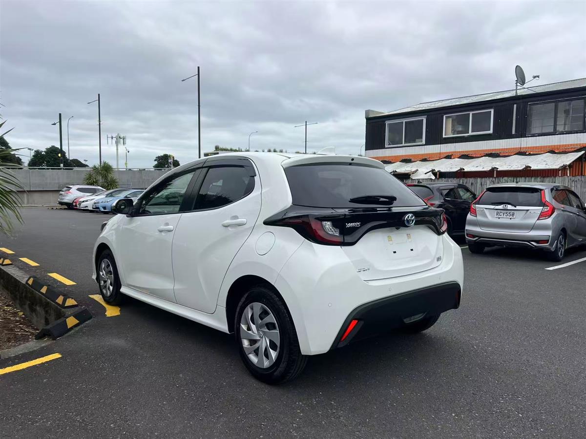 2021 Toyota Yaris thumbnail