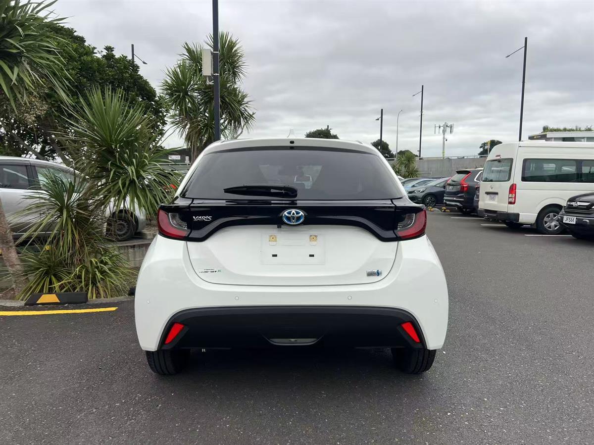 2021 Toyota Yaris thumbnail