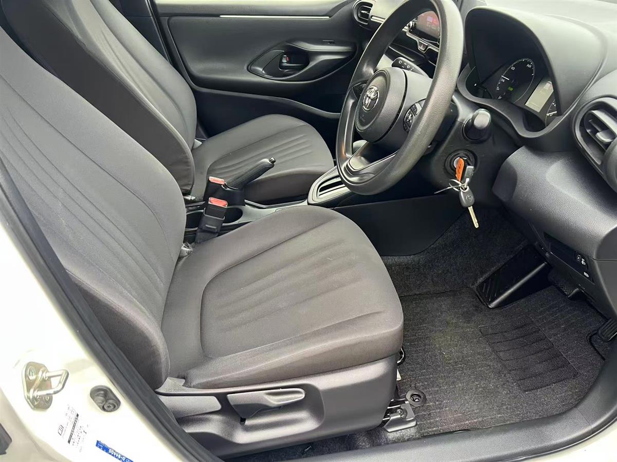 2021 Toyota Yaris thumbnail