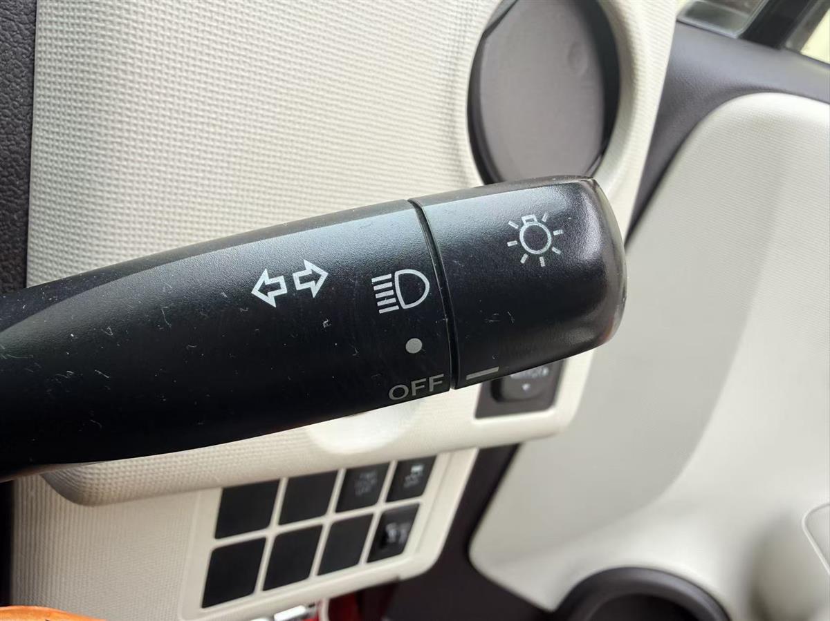 2013 Toyota Spade thumbnail