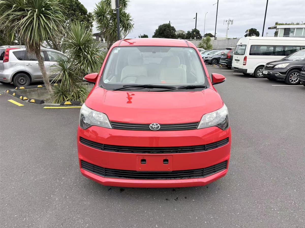 2013 Toyota Spade thumbnail