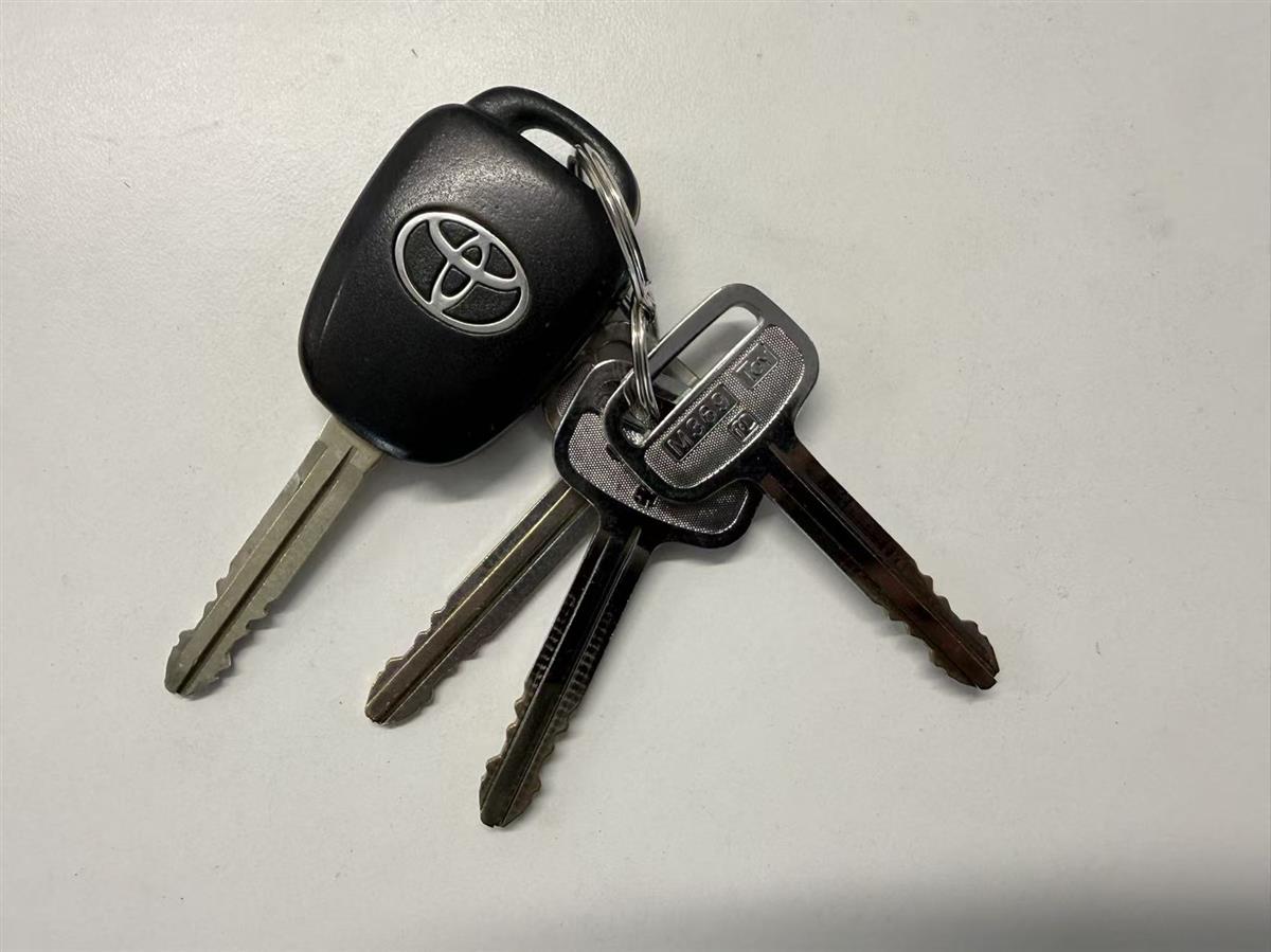 2013 Toyota Spade thumbnail