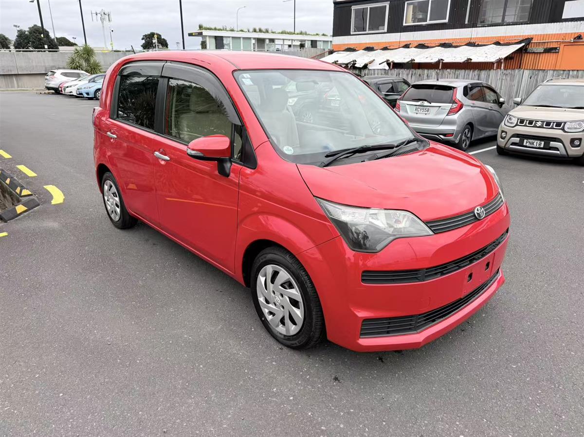 2013 Toyota Spade thumbnail