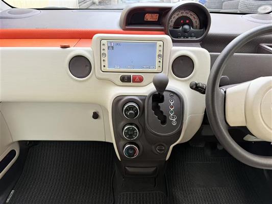 2013 Toyota Spade thumbnail