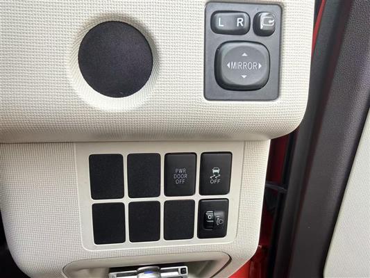 2013 Toyota Spade thumbnail