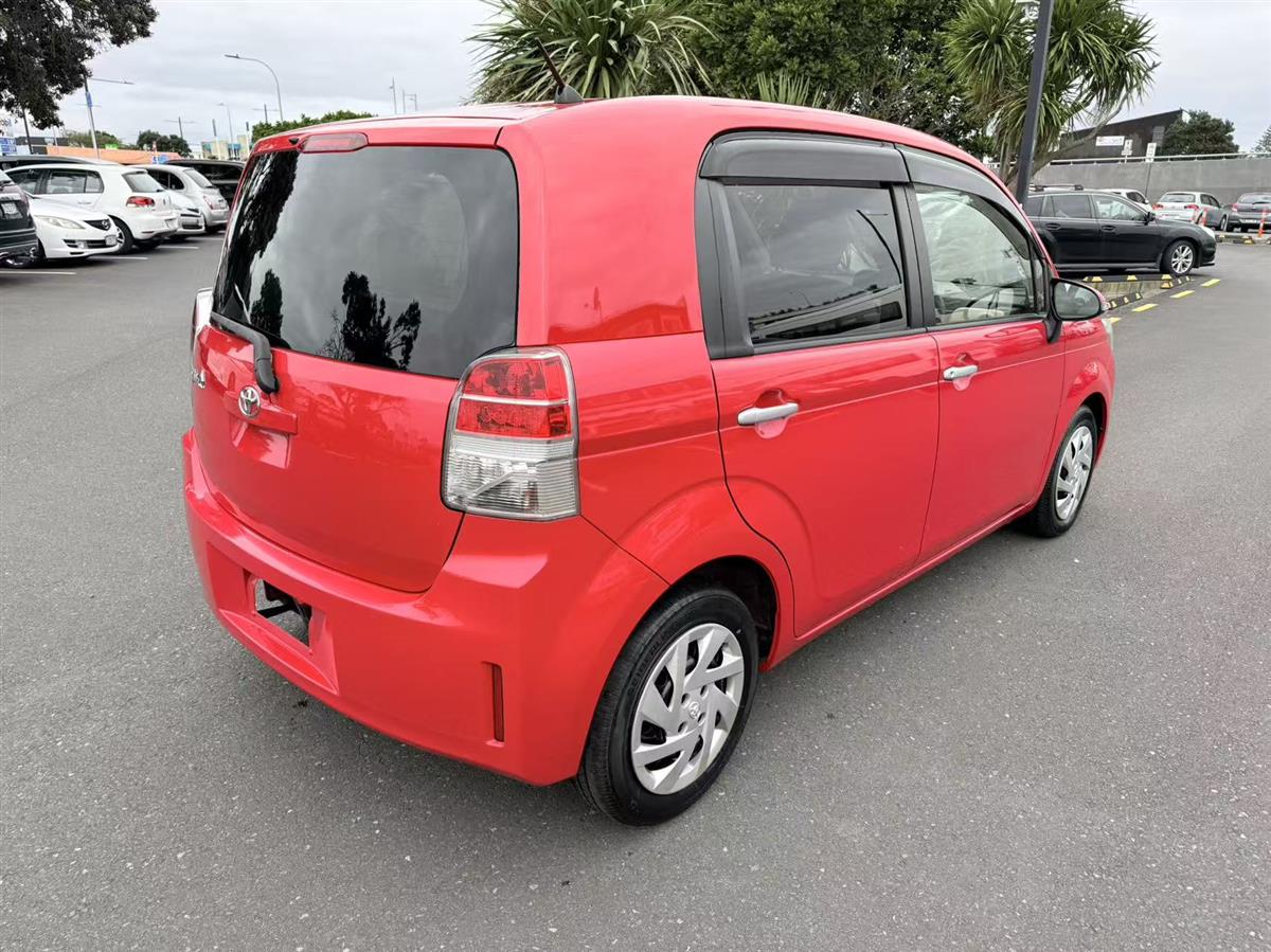 2013 Toyota Spade thumbnail