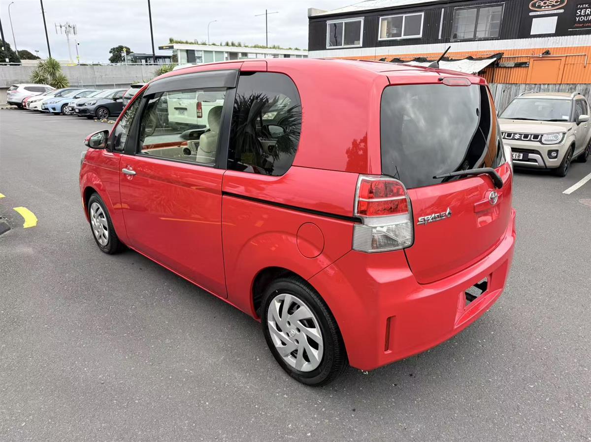 2013 Toyota Spade thumbnail
