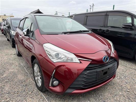 2017 Toyota Vitz thumbnail