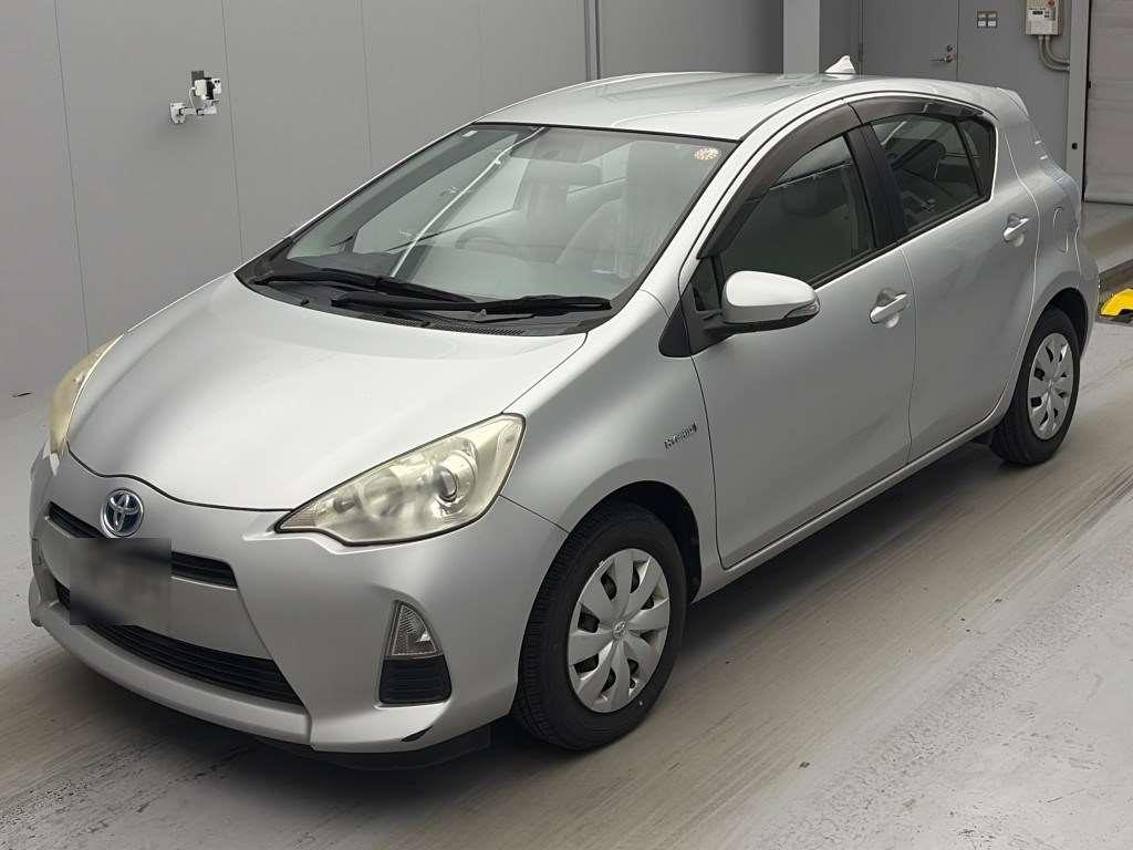 2013 Toyota Aqua thumbnail