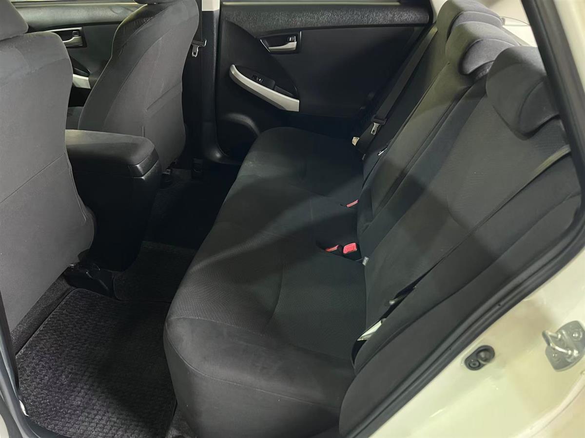 2012 Toyota Prius thumbnail