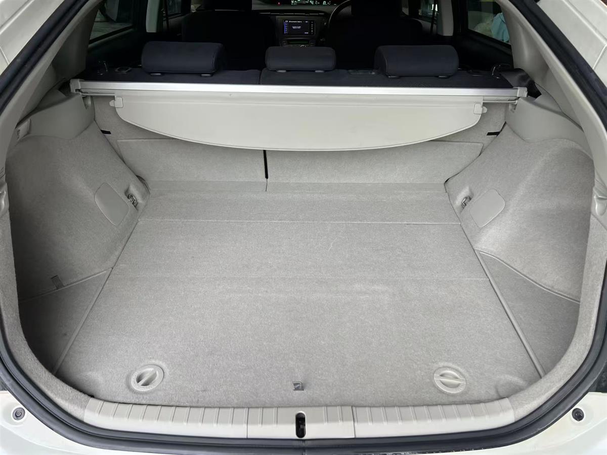 2012 Toyota Prius thumbnail