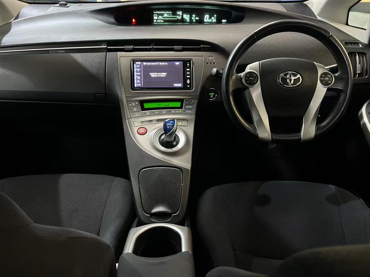 2012 Toyota Prius thumbnail