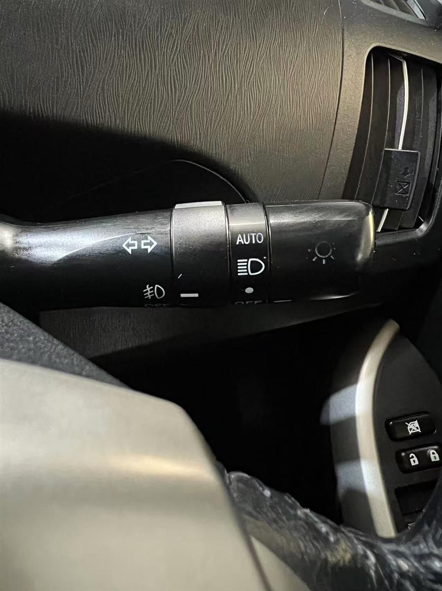 2012 Toyota Prius thumbnail