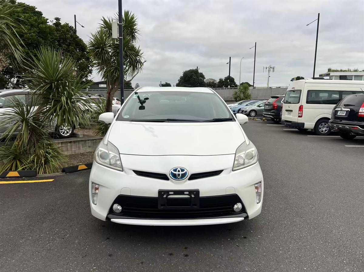 2012 Toyota Prius thumbnail