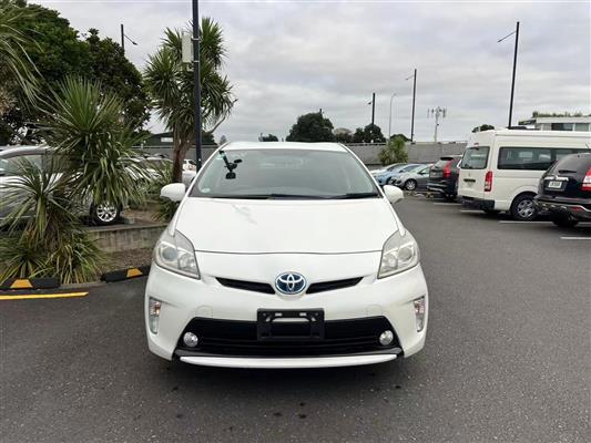 2012 Toyota Prius thumbnail