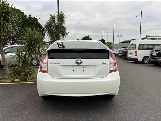 2012 Toyota Prius thumbnail