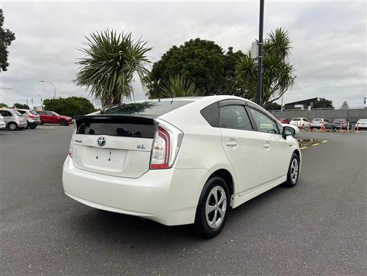 2012 Toyota Prius thumbnail