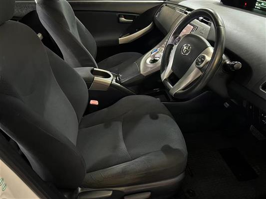 2012 Toyota Prius thumbnail