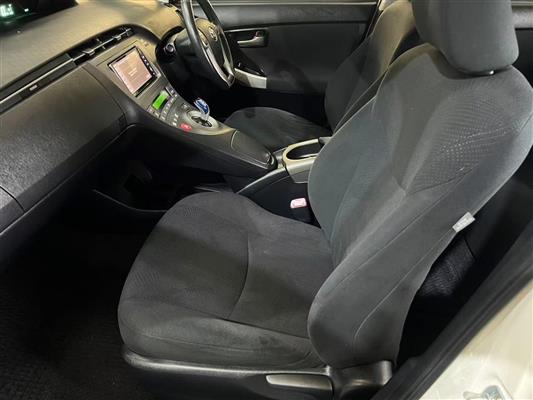 2012 Toyota Prius thumbnail
