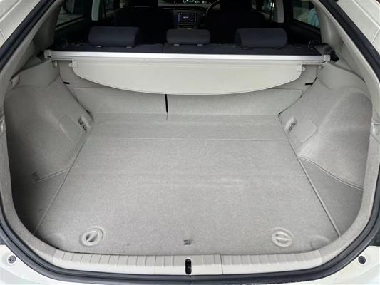 2012 Toyota Prius thumbnail