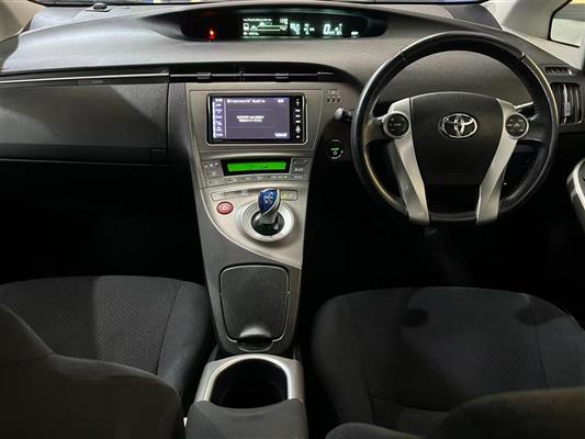 2012 Toyota Prius thumbnail