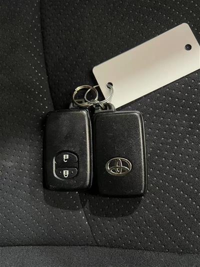 2012 Toyota Prius thumbnail