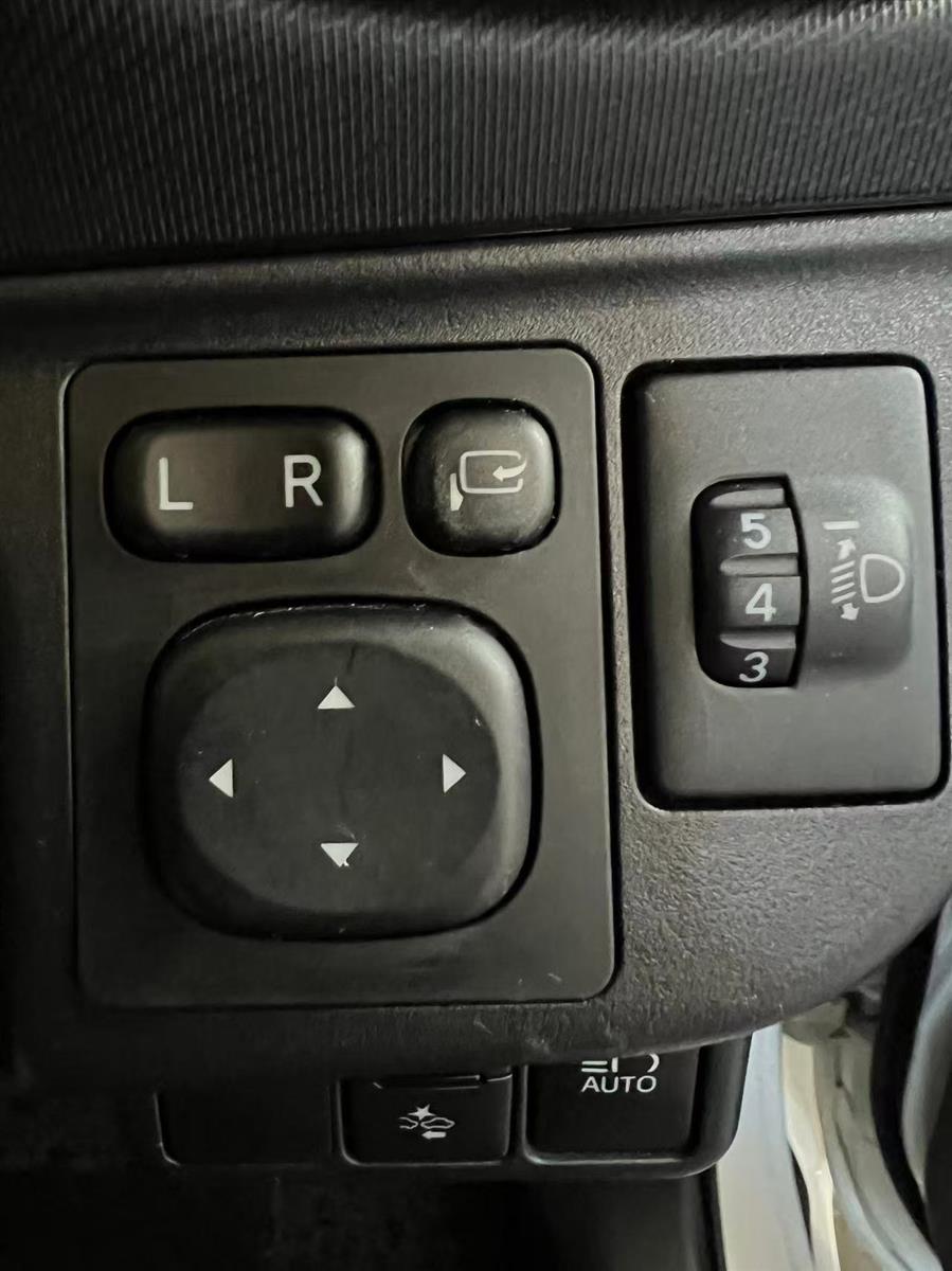 2019 Toyota Aqua thumbnail