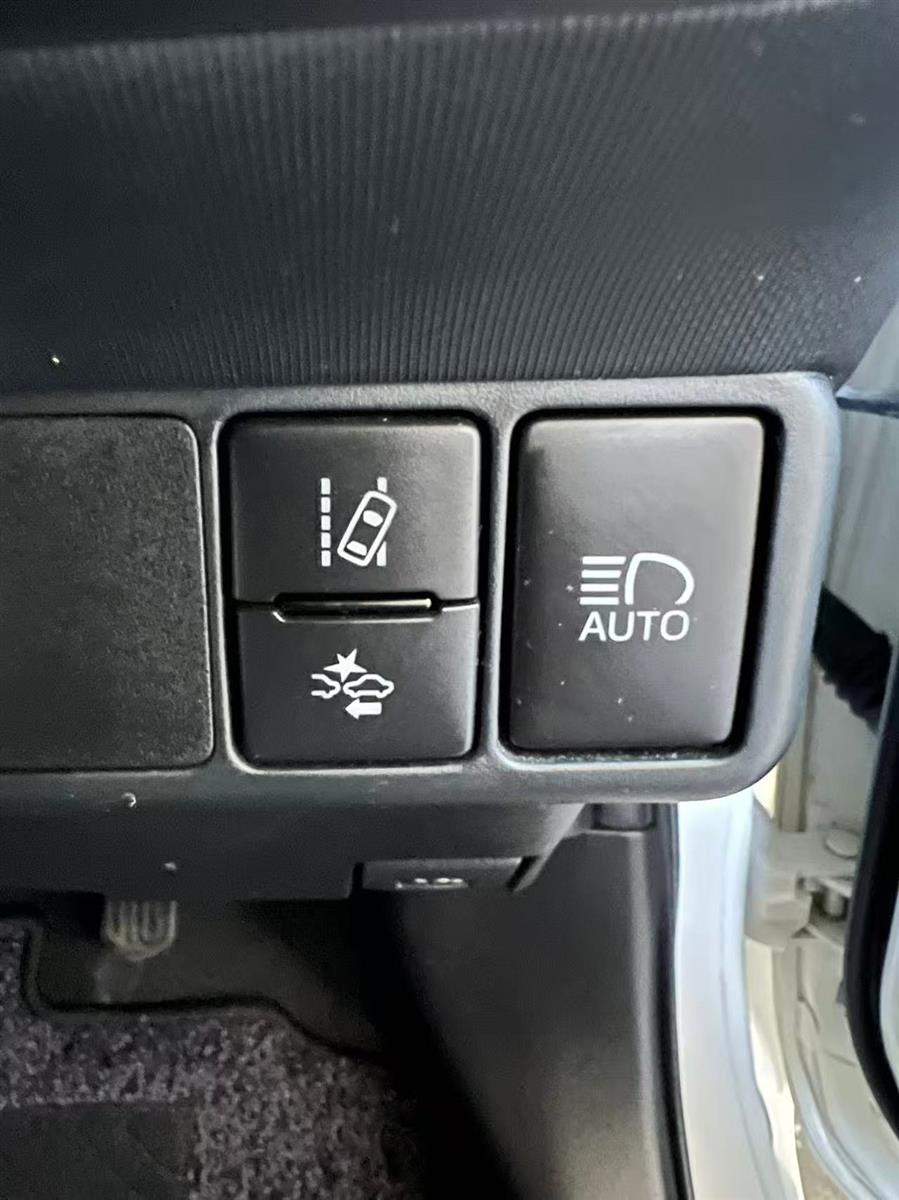 2019 Toyota Aqua thumbnail
