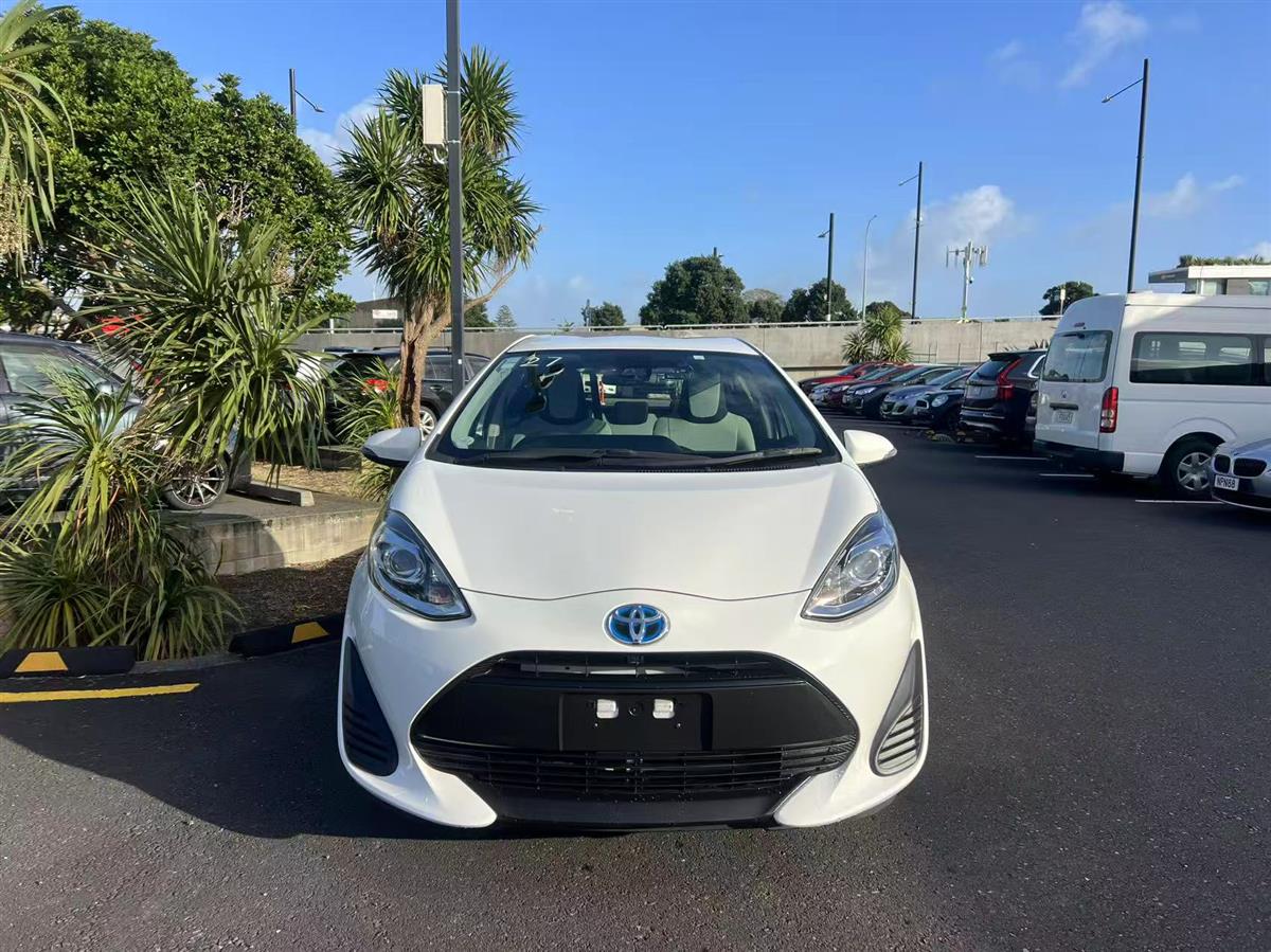 2019 Toyota Aqua thumbnail