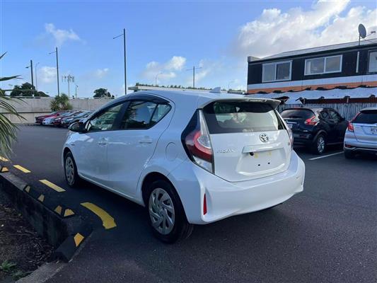 2019 Toyota Aqua thumbnail