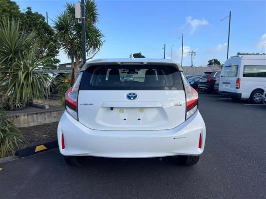 2019 Toyota Aqua thumbnail