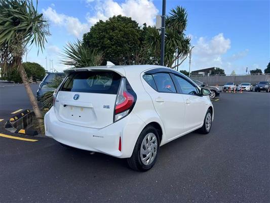 2019 Toyota Aqua thumbnail