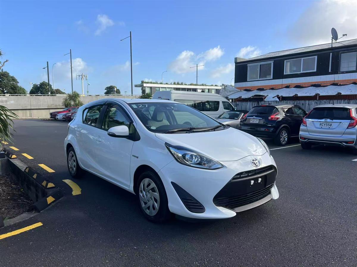 2019 Toyota Aqua thumbnail
