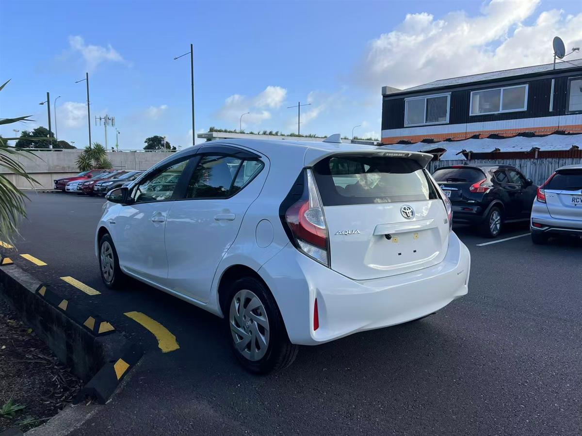 2019 Toyota Aqua thumbnail