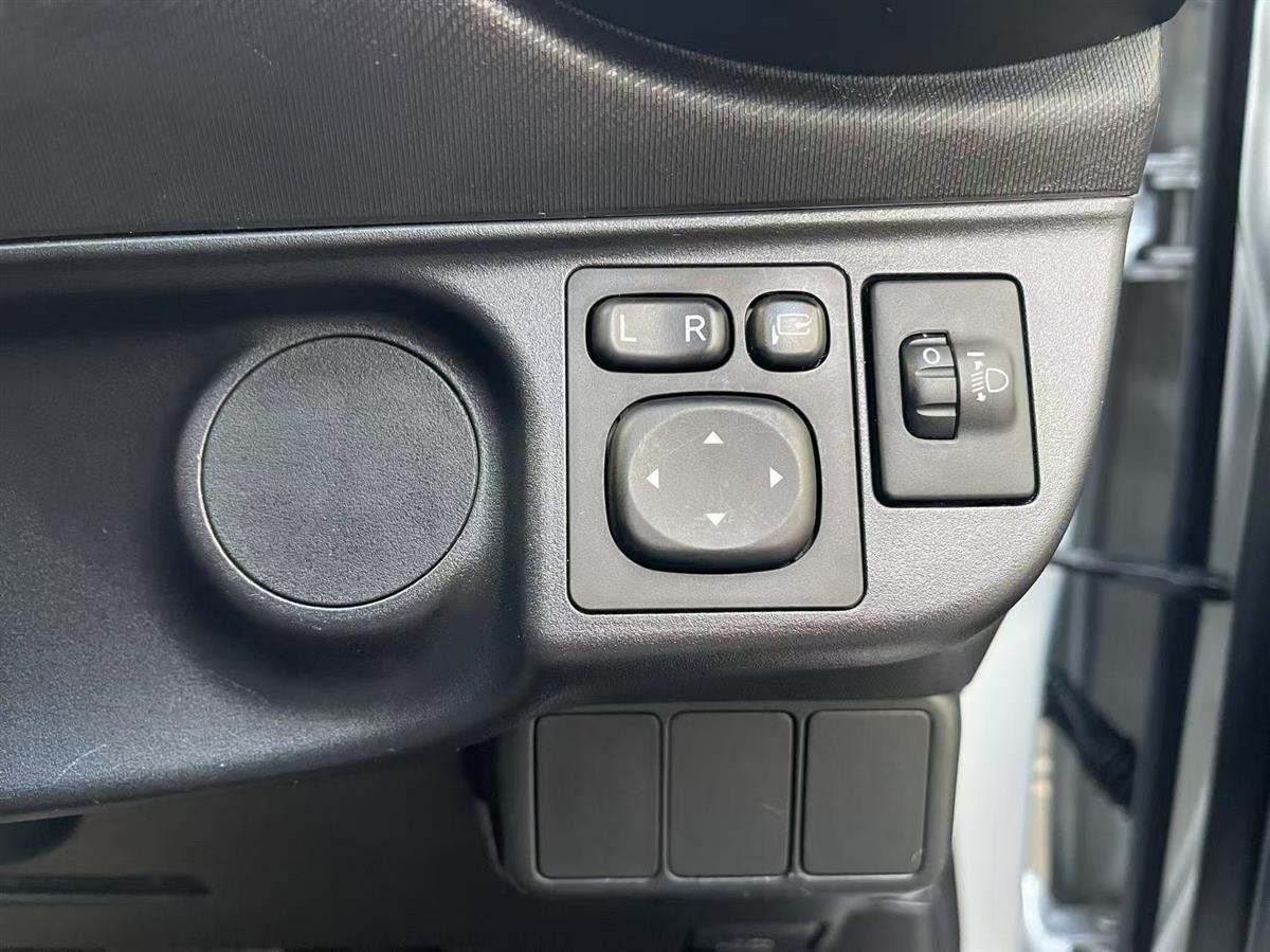 2020 Toyota Aqua thumbnail