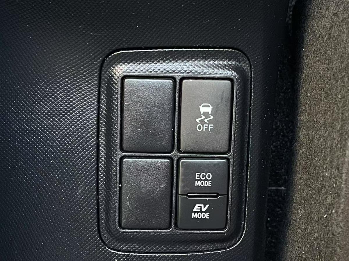 2020 Toyota Aqua thumbnail